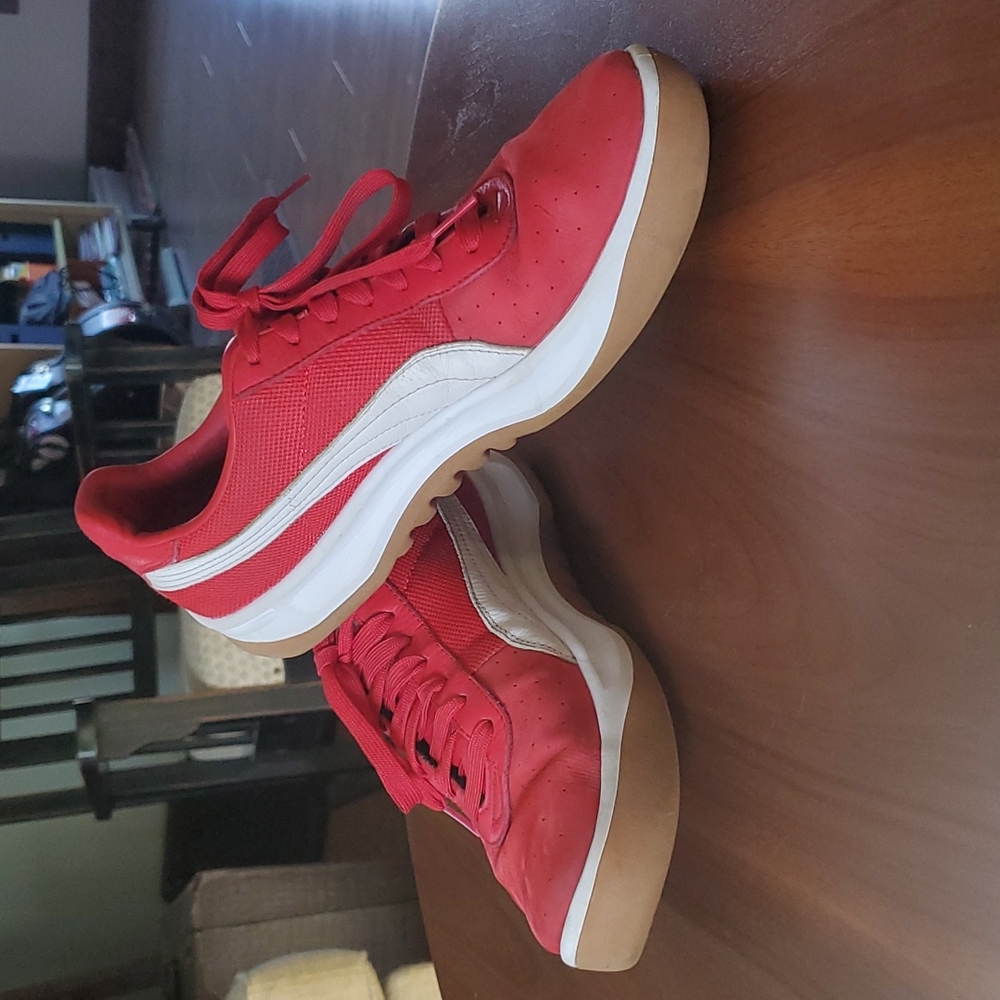 Red Puma California sneakers gum sole size 11 mens - Picture 3 of 10